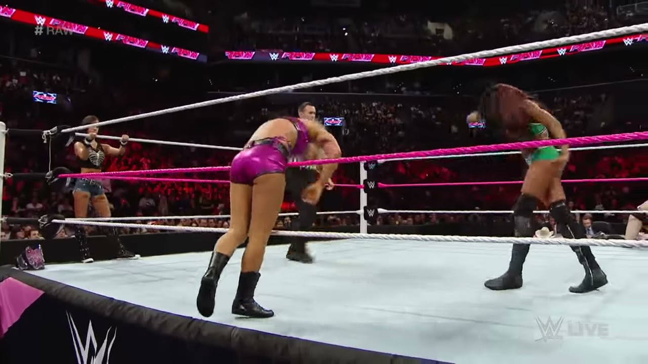 Alicia Fox & Paige vs. Emma & AJ Lee: Raw, Oct. 6, 2014