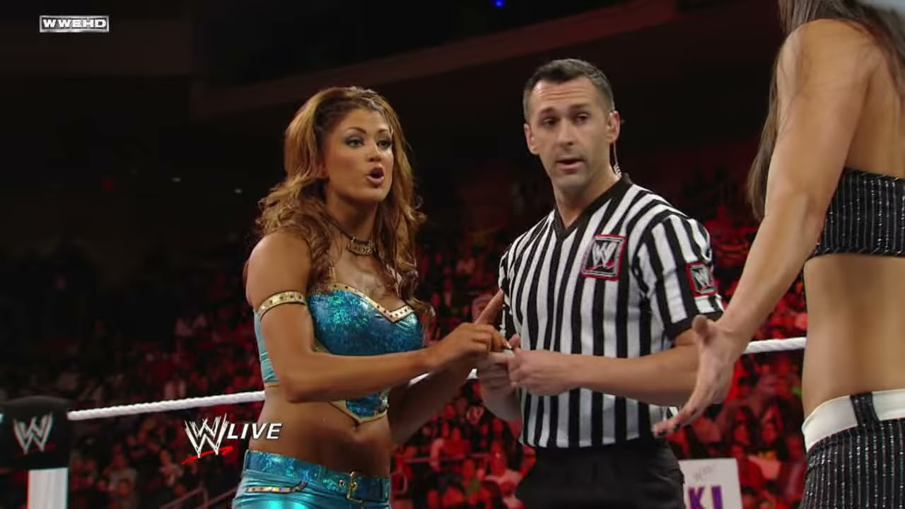 Brie Bella vs. Eve Torres (c) - Divas Championship Match: Raw, Apr. 12, 2011