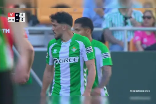 [Highlights] Hernández cuts through and unleashes a powerful shot, ball hits the side netting