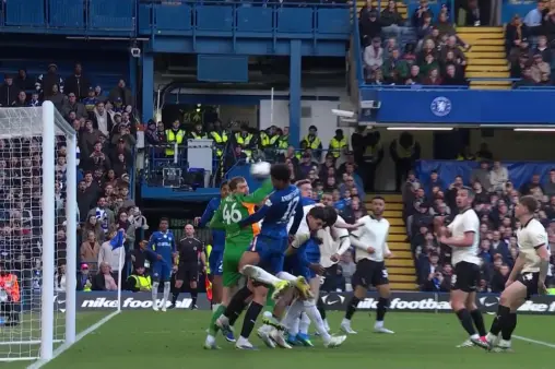 [Goal] Another corner! Estevao takes the corner, Andre Santos heads home