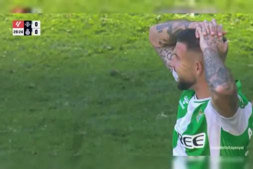 [Highlights] Rui瓦尔 receives a square pass, close-range shot saved by the goalkeeper