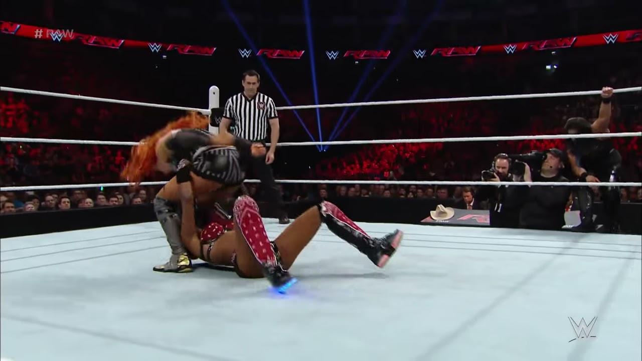 Lynch, Paige, Natalya & Banks vs. Naomi, Rae, Flair & Snuka - 8-Woman Tag Match: Raw, Apr. 18, 2016