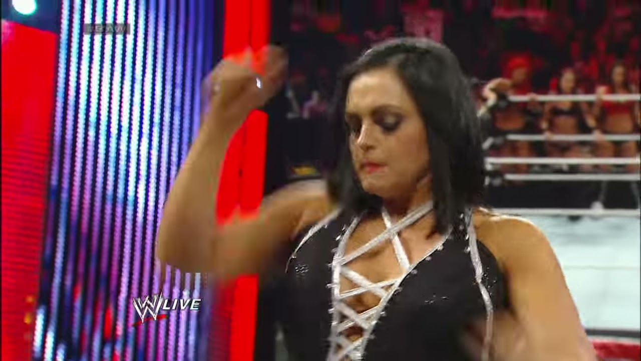 Fox, Rae, Mendes, Kaitlyn & Aksana vs. Marie, Funkadactyls & The Bella Twins: Raw, December 30, 2013