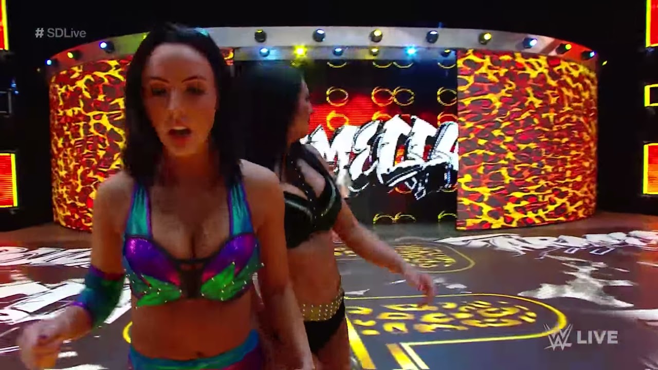 Carmella cashes in her Money in the Bank contract on Charlotte Flair: SmackDown LIVE, Apr. 10, 2018