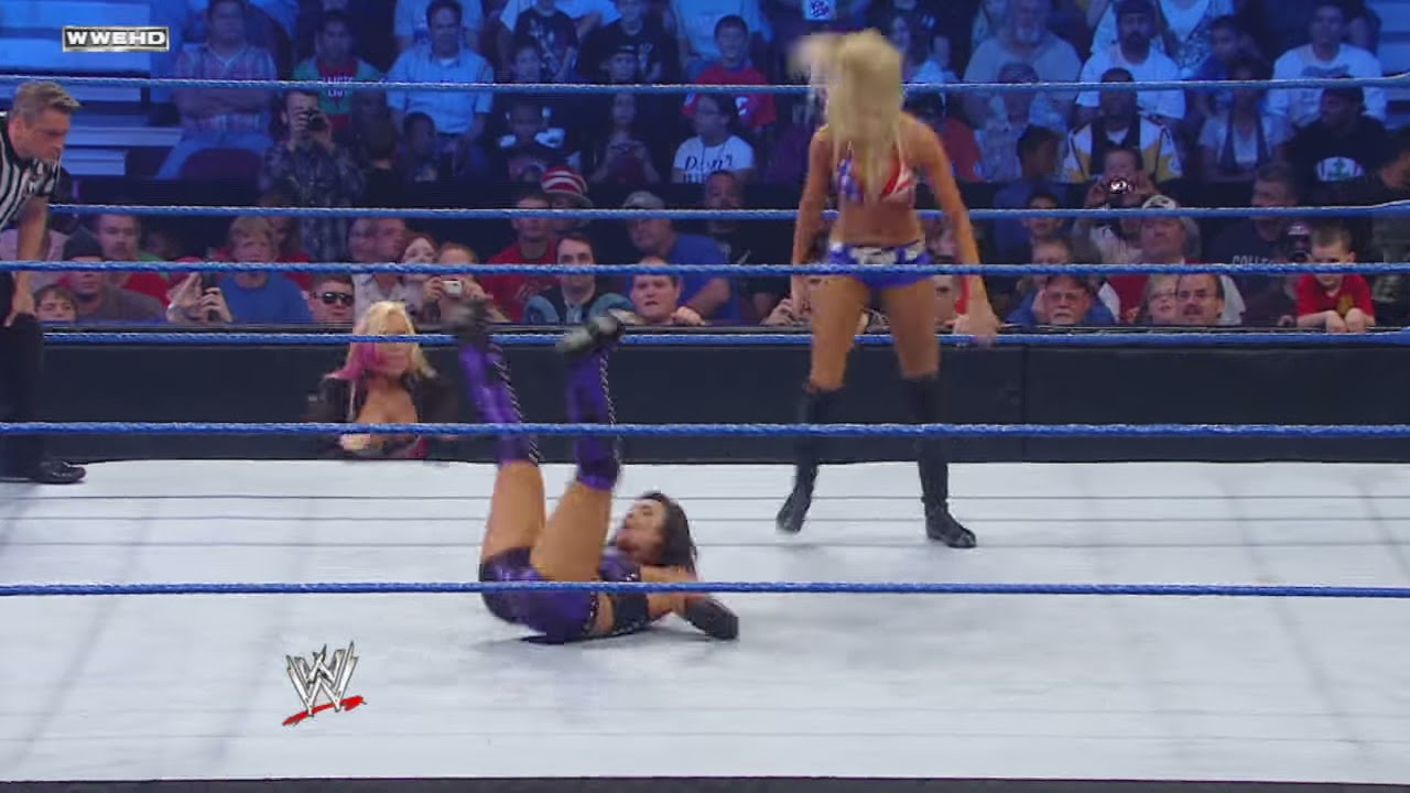 Layla vs. Kelly Kelly: SmackDown, Oct. 8, 2010