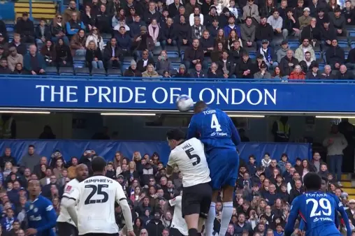 [Goal] Another one! Gusto crosses, Adarabioyo heads home