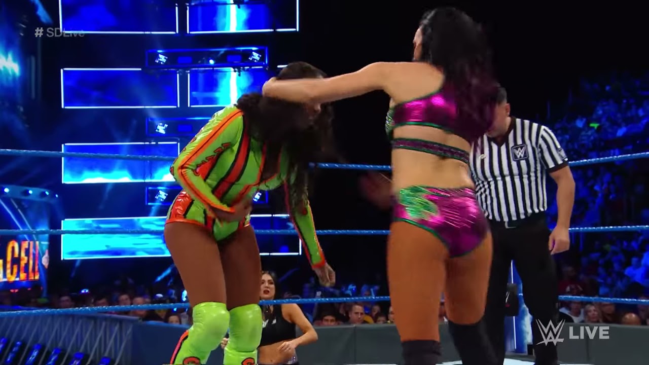 Naomi vs. Peyton Royce: SmackDown LIVE, September 04, 2018 background
