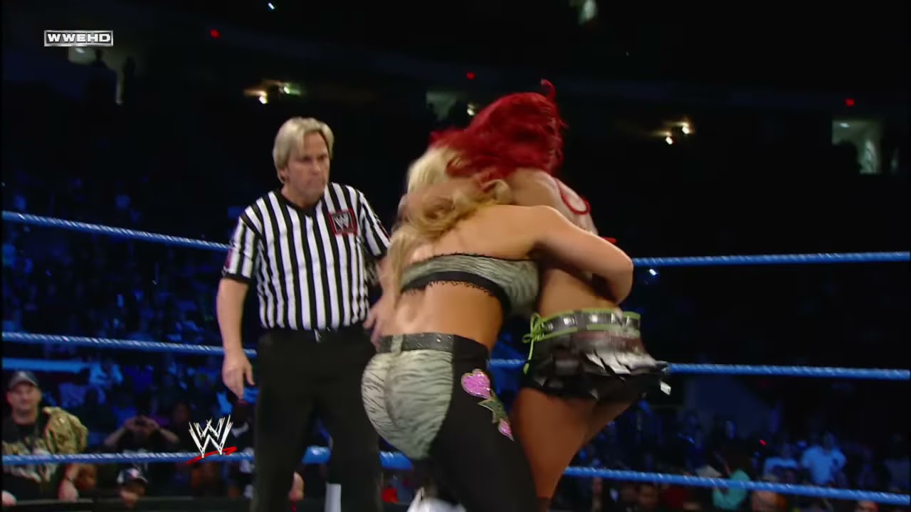 Alicia Fox vs. Natalya: SmackDown, Dec. 16, 2011