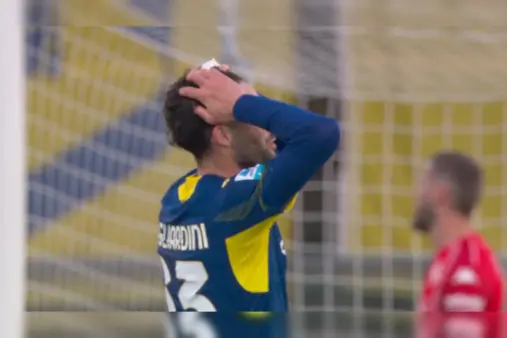 [Highlights] No touch! Bowie's curling shot to the far post just over the crossbar