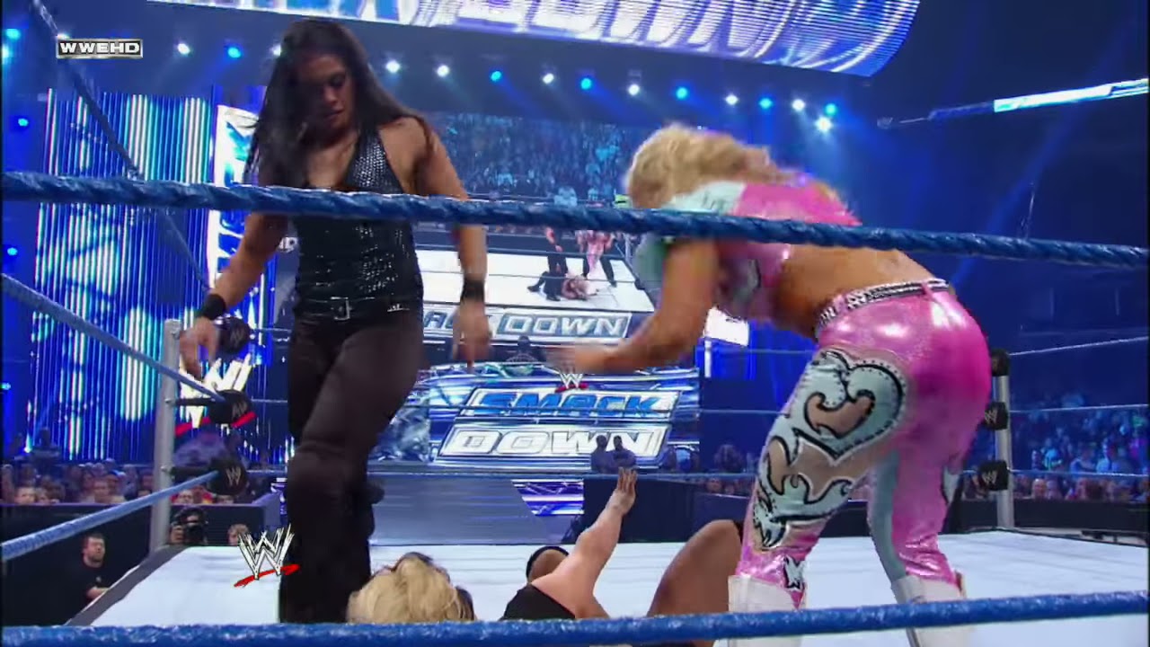 Kaitlyn & Alicia Fox vs. Tamina Snuka & Natalya: SmackDown, Dec. 30, 2011