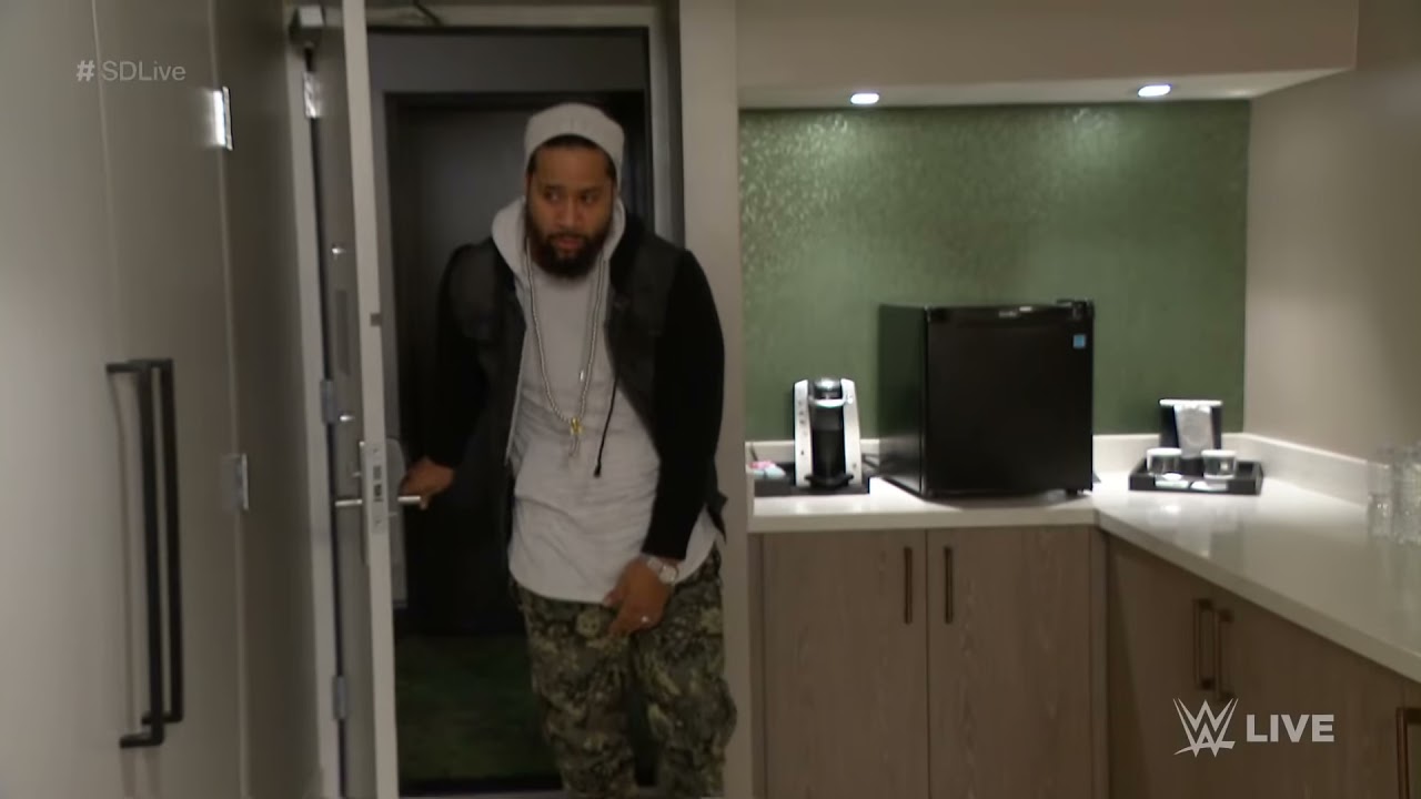 Mandy Rose welcomes Jimmy Uso to her hotel room: SmackDown LIVE, January 15, 2019 background