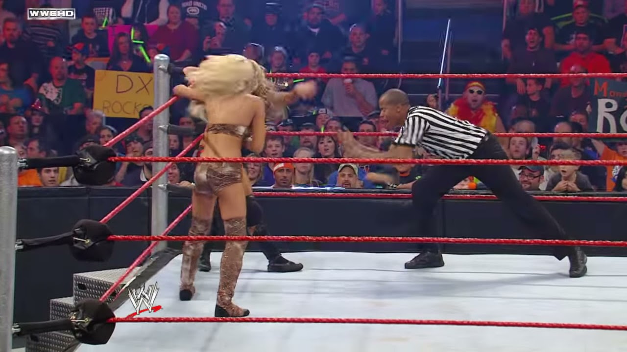 Maryse vs. Kelly Kelly: Raw, Dec. 28, 2009