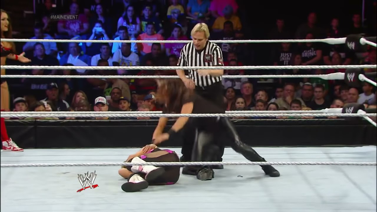 Natalya & The Bella Twins vs. Snuka, Aksana & Lee - 6-Diva Tag Match: WWE Main Event, Dec 25, 2013