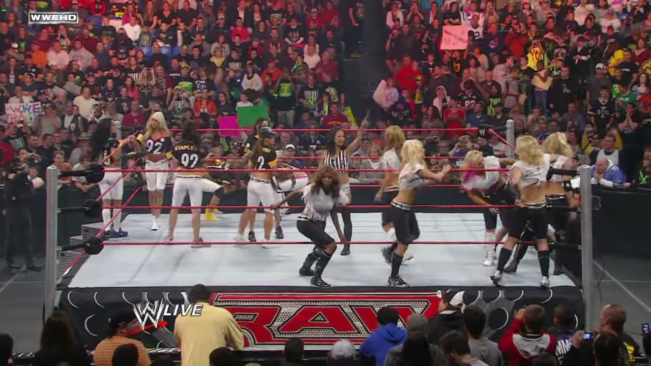 14-Diva Tag Team Bowl Match with Gail Kim as Special guest Referee: Raw, October 05, 2009