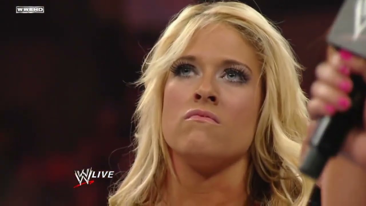 Kelly Kelly vs. Melina: Raw, July 11, 2011