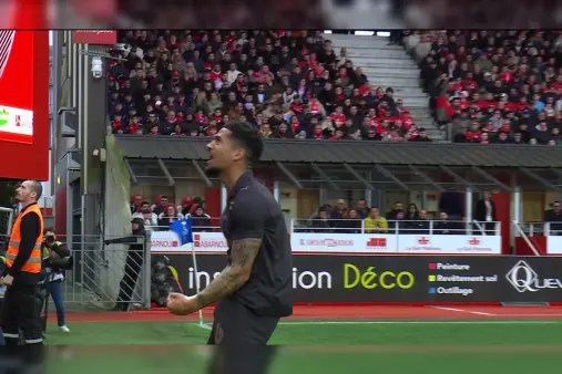 [Goal] A deft touch! Bras receives cross and slots home easily