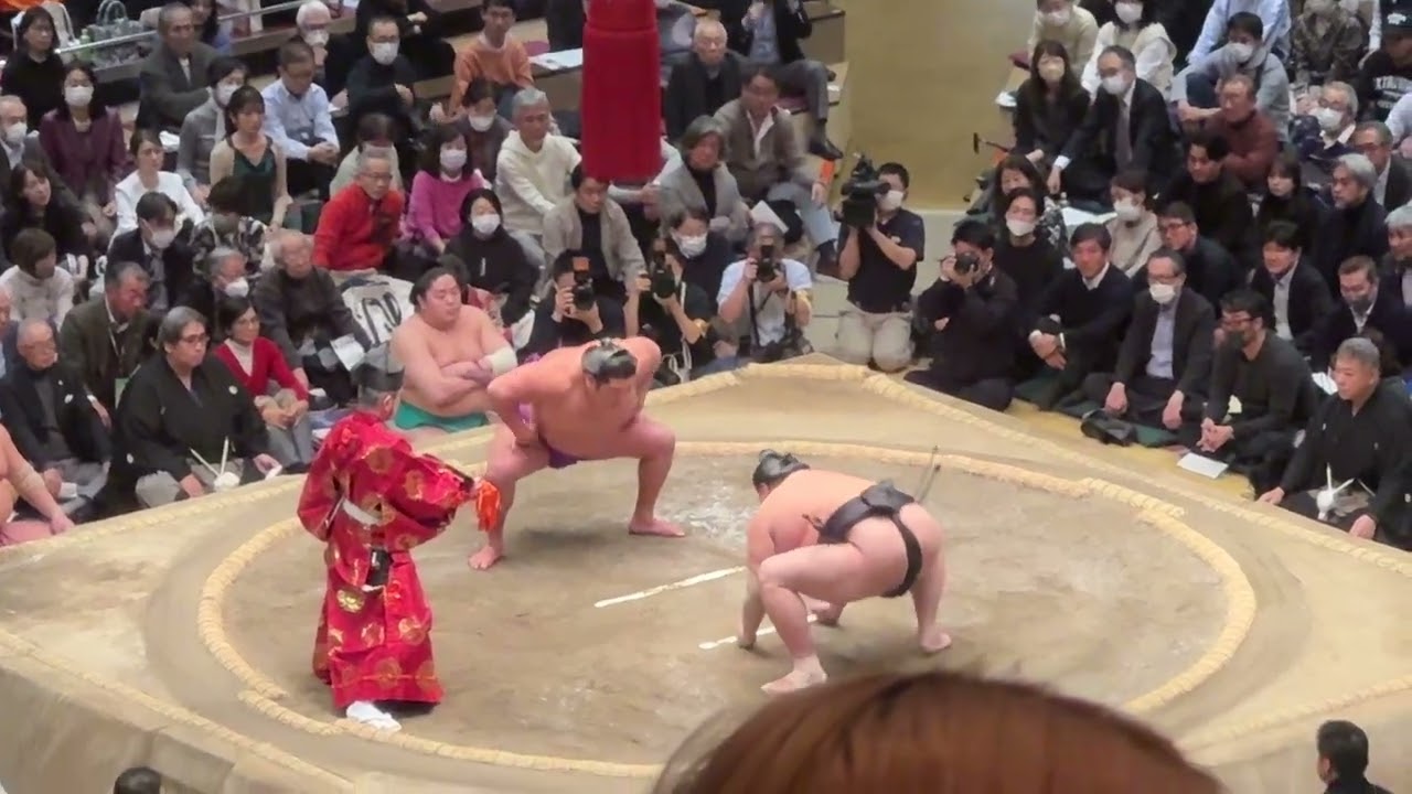 速報❗️優勝争い 尊富士vs阿炎 【大相撲令和7年1月場所】13日目 2025/1/24 takerufuji vs ABI background