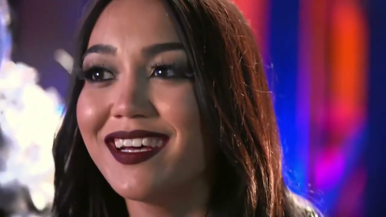 Giulia & Roxanne Perez sends a message to Iyo Sky & Rhea Ripley: Raw, May. 12, 2025 backdrop