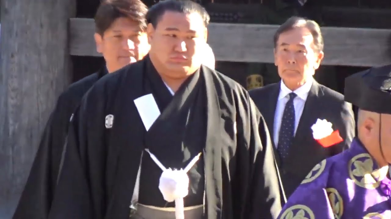 『新横綱 豊昇龍 明治神宮で奉納土俵入り 』緊張の趣で袴姿で入場シーン【大相撲】2025/01/31 background