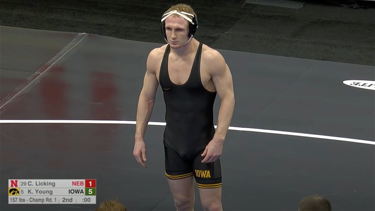 r1 157lbs Kaleb Young (Iowa) maj dec Caleb Licking (Nebraska) background