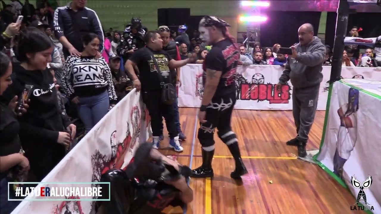 Psycho Circus: Dave The Clown, Murder Clown y Panic Clown Vs Charly Manson, Doberman y Mocho Cota Jr