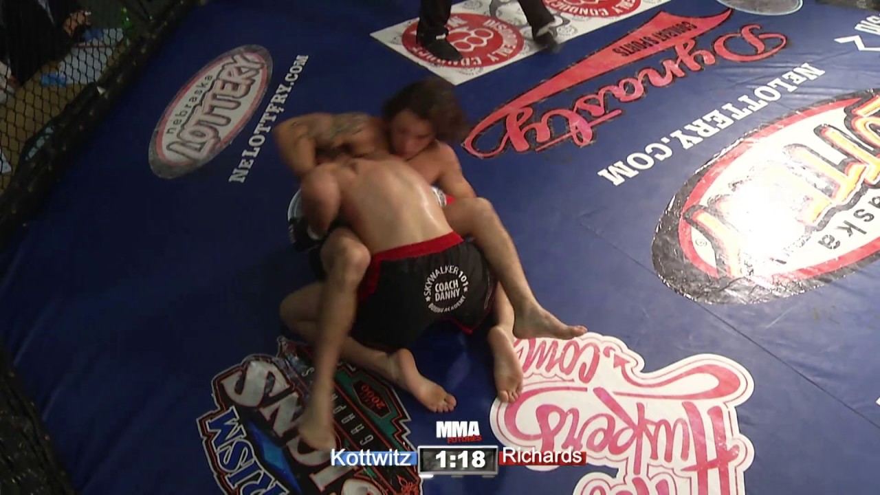 DCS 28 Skyler Kottwitz vs Blayne Richards background