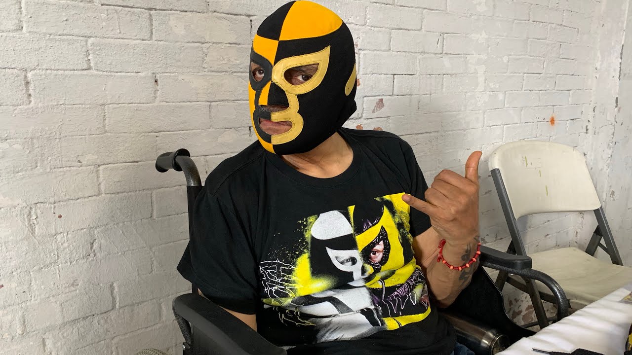 Pierroth Jr: Mi amigo del alma L.A Park, bendiciones indios traga nopales backdrop