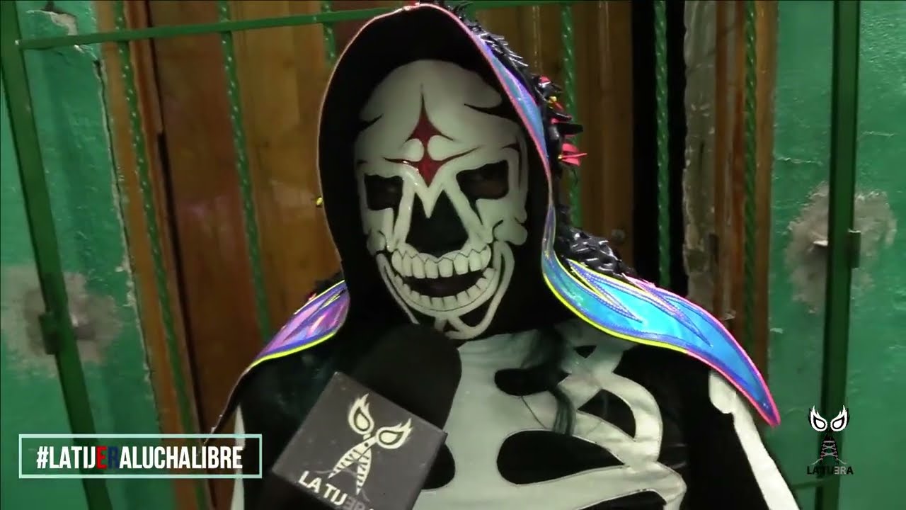 Parkita AAA: Siempre con respeto a La Parka, el señor Jesús Escoboza; soy originario de Pachuca background