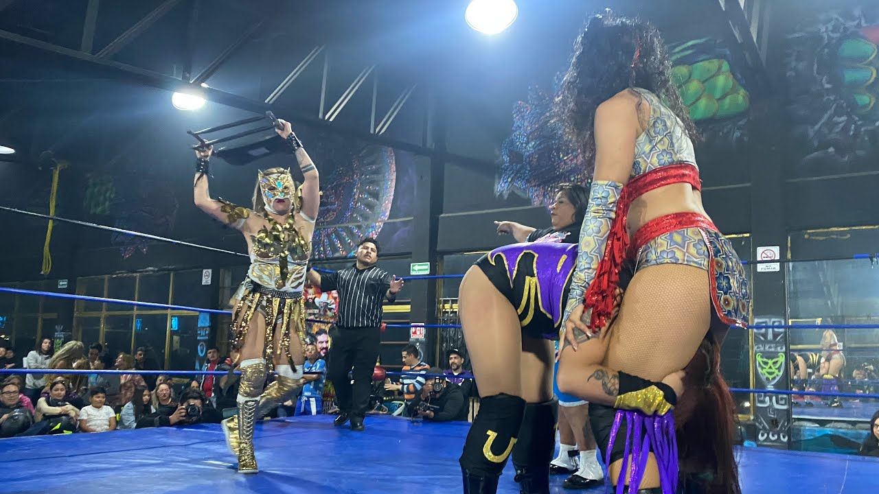 Keyra, Big Mami e India Sioux Vs Mary Caporal, Lilith Dark y La Enfermera en la Posada Buchona backdrop