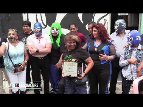 Lucha Convivencia reúne a grandes leyendas y les brinda reconocimiento en el MUJAM background