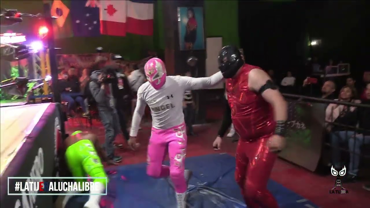 Triangular de jóvenes Ángel Guerrero Vs Legendario Jr Vs Príncipe Nocturno en la Arena Rey Bucanero background