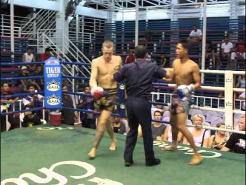 Leigh Malcolmson Wins a great fight via TKO for Sinbi Muay Thai