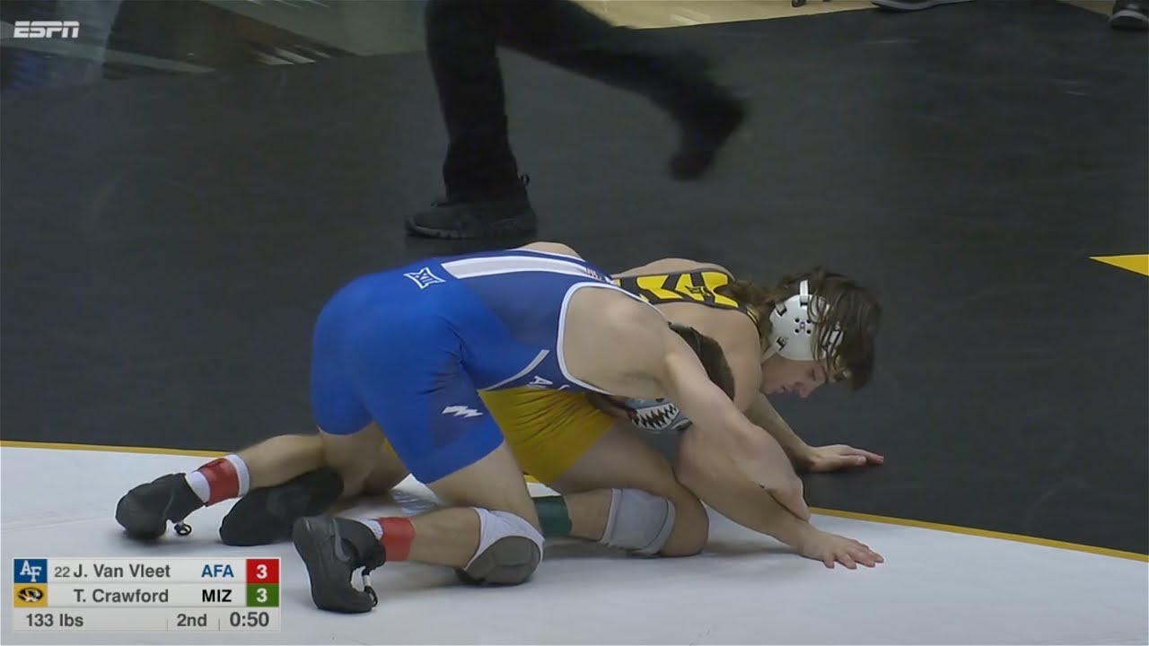 133lbs Jared Van Vleet (Air Force) dec Trey Crawford (Missouri)