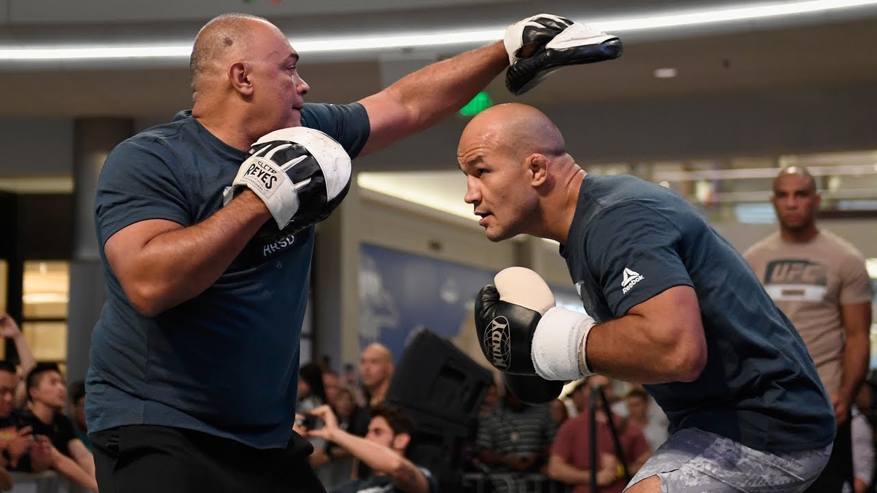 UFC Minneapolis: Junior Cigano - A um nocaute de uma nova disputa de título
