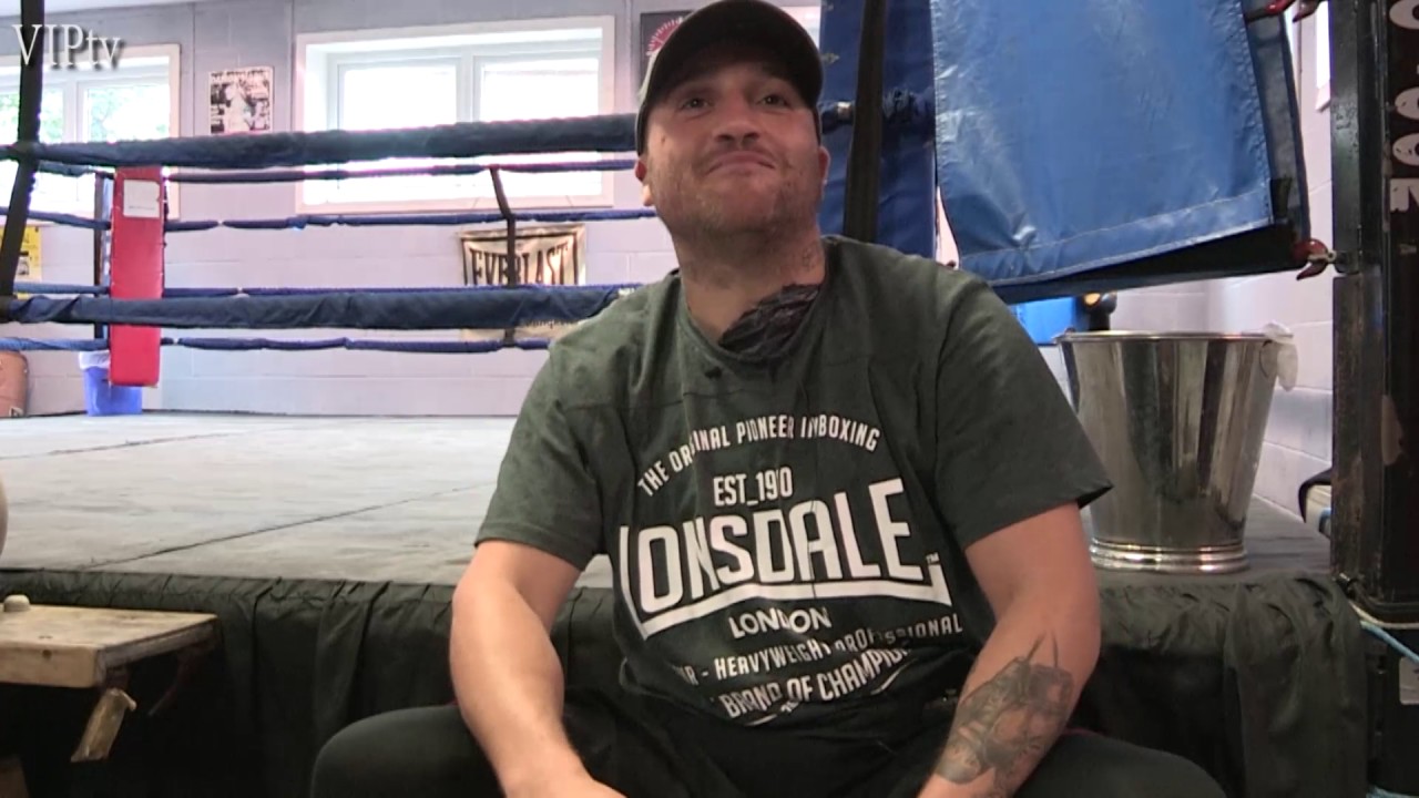 Curtis Gargano fights Charlie Schofield & looking 2 get his1st win. background