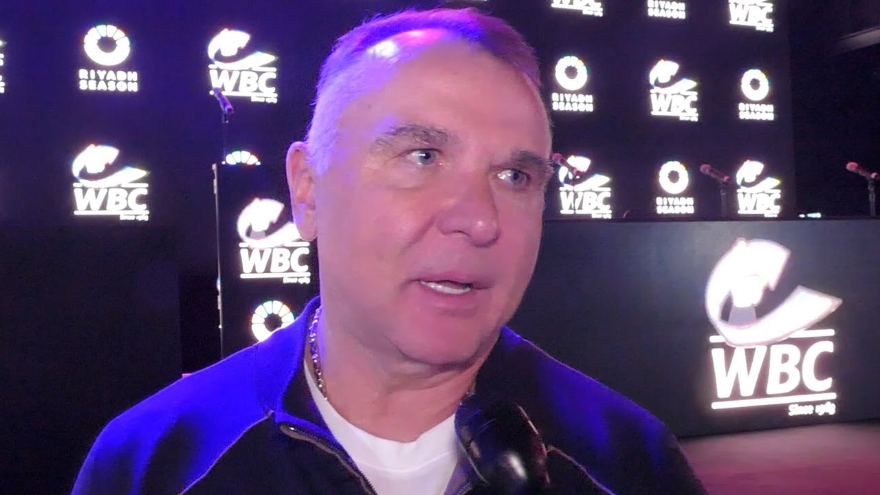 'TYSON FURY COMMENTS DON'T AFFECT USYK!' - Egis Klimas squashes HEAVYWEIGHT CONCERNS backdrop