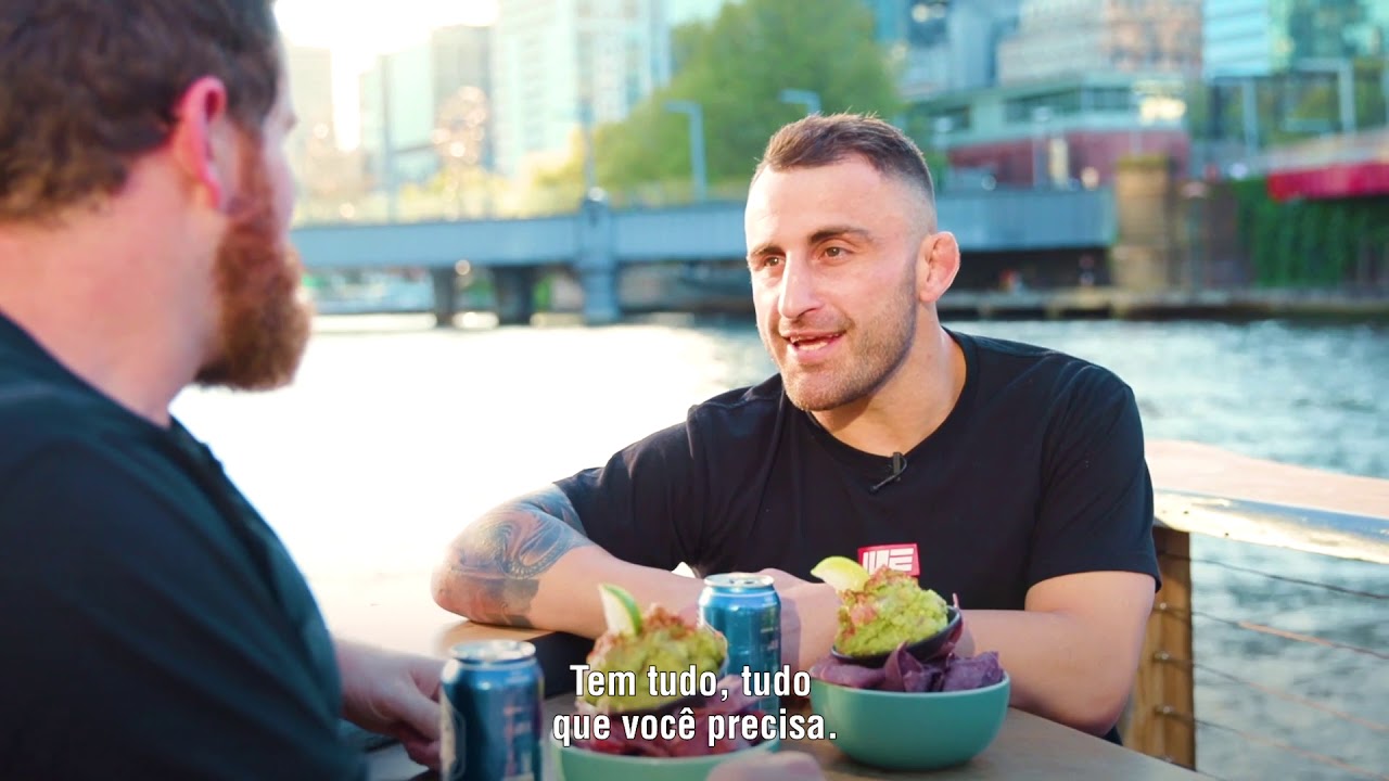 Alexander Volkanovski explora Melbourne