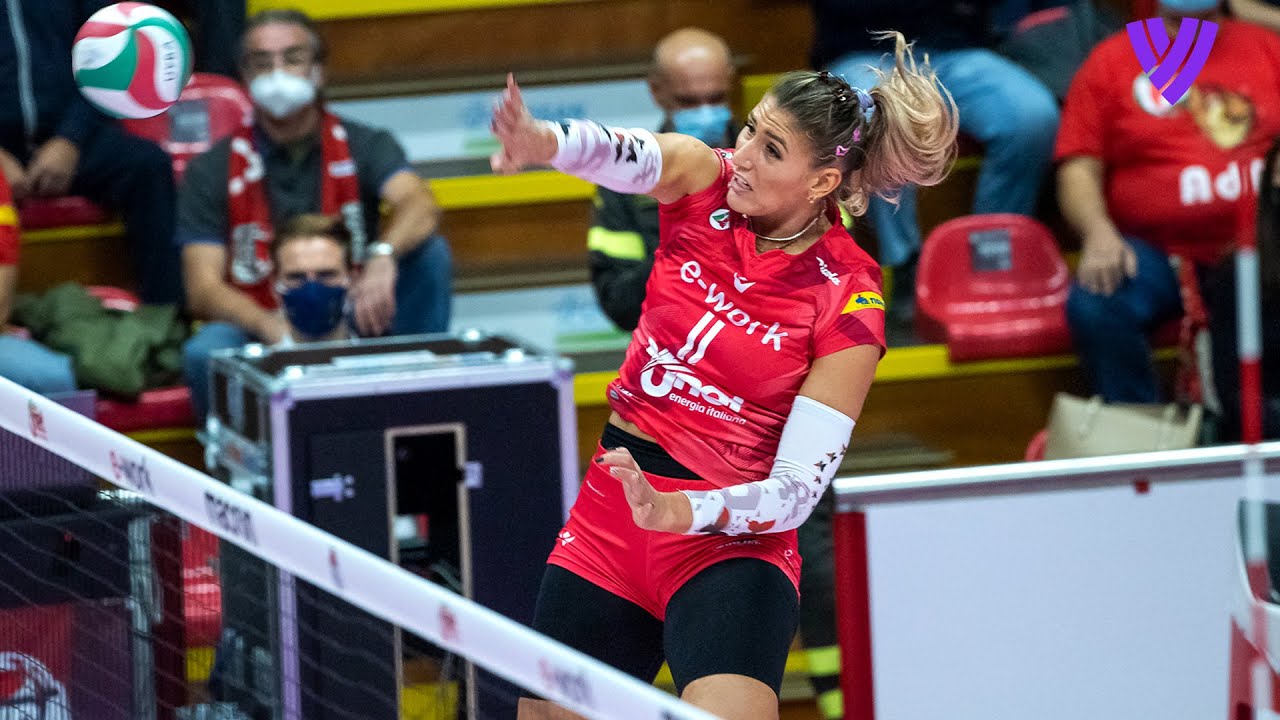 Camilla Mingardi: Italian Queen of Line Shots! 🔥🇮🇹 background