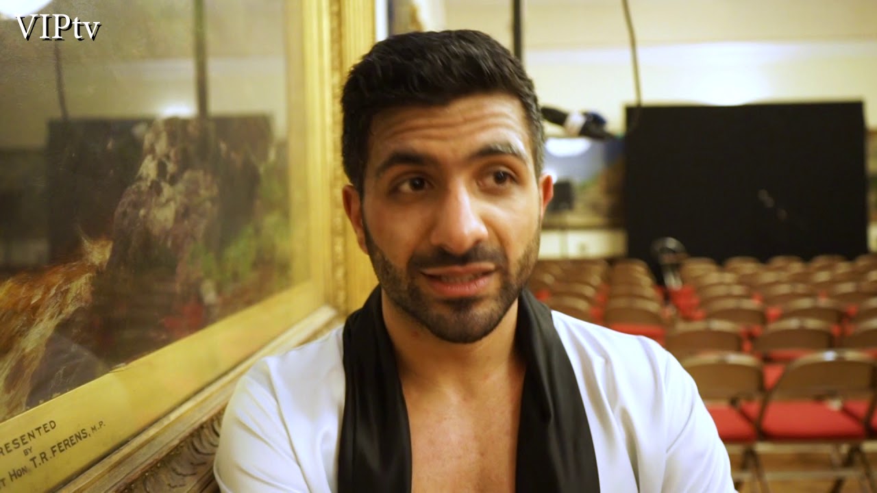 Zeeshan Khan plays with toughman Luke Fash background