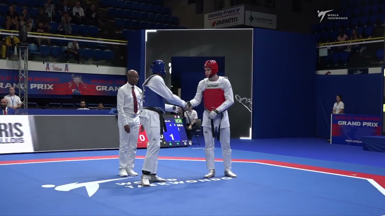 311 R16 M +80kg BRA SIQUEIRA M USA HEALY J background