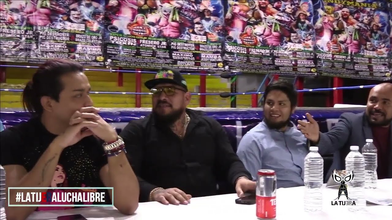 The Wolf King: Sortear las luchas en el público con las facciones del momento indys y AAA background