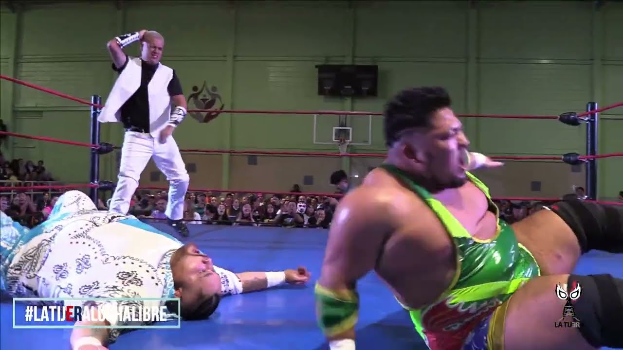 Niño Hamburguesa Vs Nosaki con RGR en el tradicional lucha de México contra Japón background