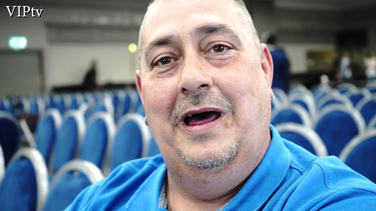 Papa Sean say's Lee Selby is not taking that belt home. background