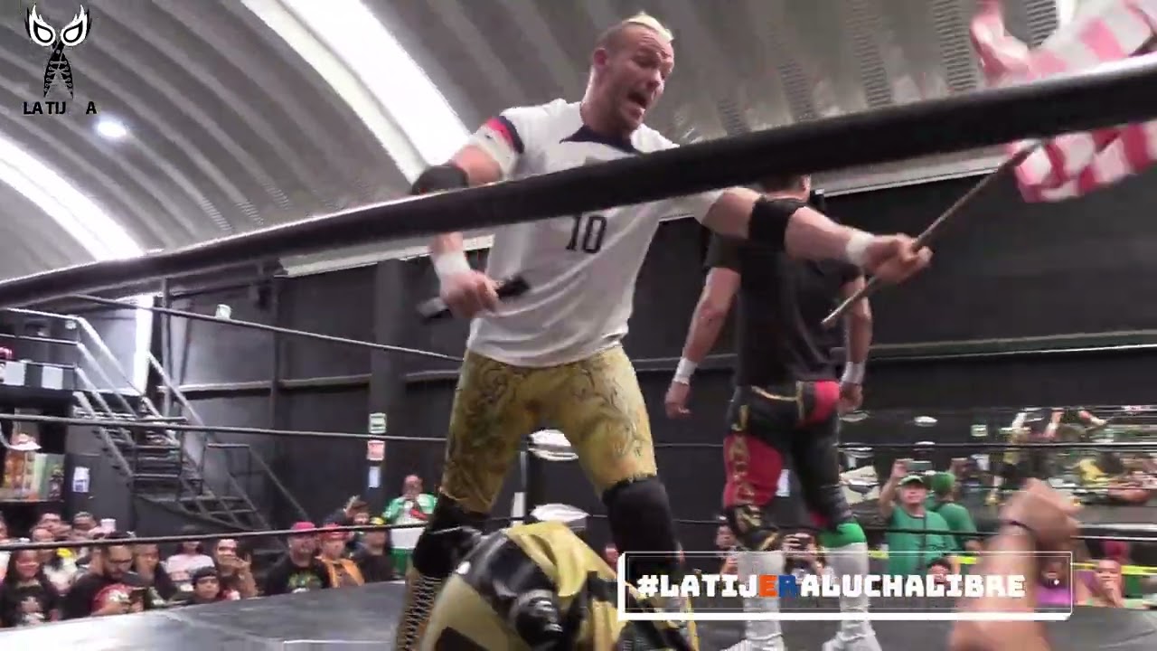 Psycho Clown agradece al público asistente Psycho Gym Center y es atacado por Sam Adonis y compañía backdrop