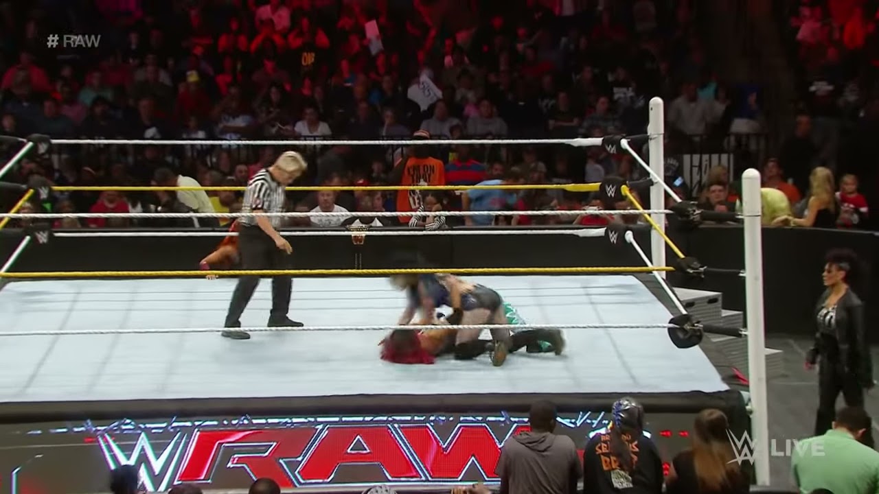 Sasha Banks vs. Paige: Raw, Sept. 14, 2015