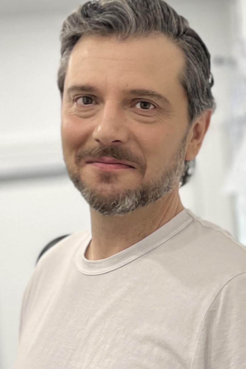 Leo Vernik