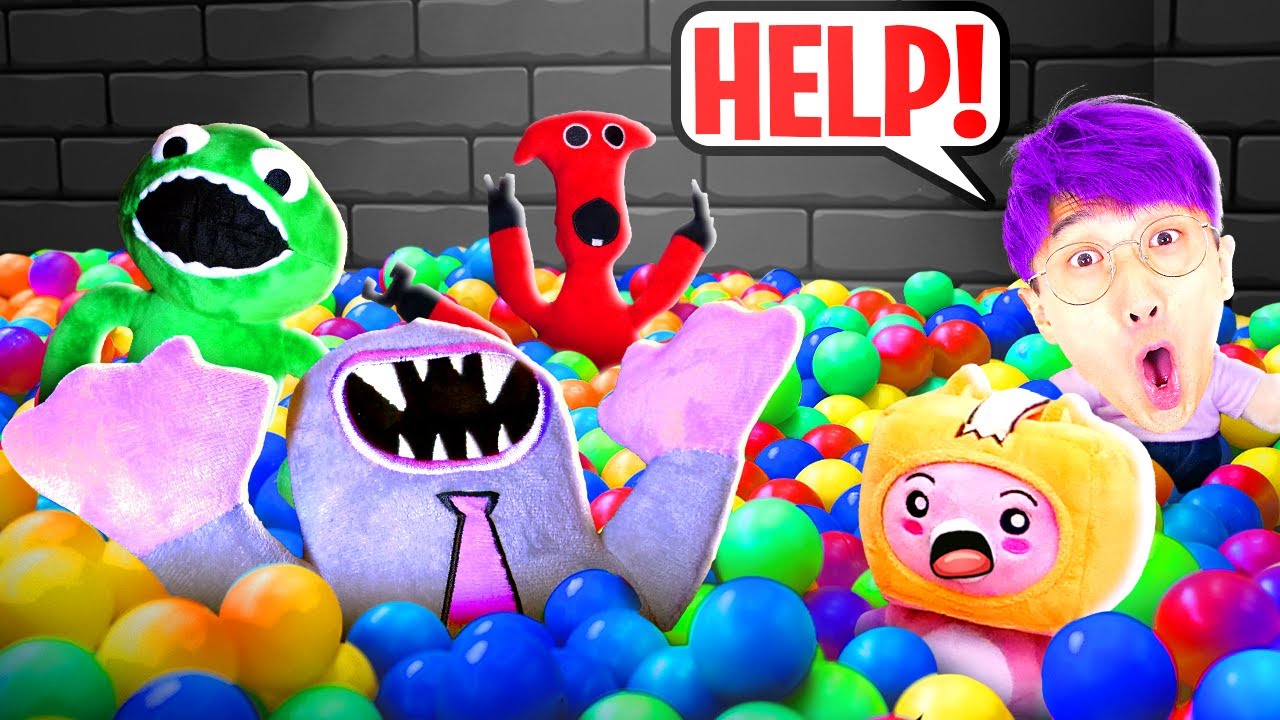 GARTEN OF BANBAN 7 PLUSHIES vs LANKYBOX PLUSHIES!? (CRAZIEST BATTLE EVER!) background