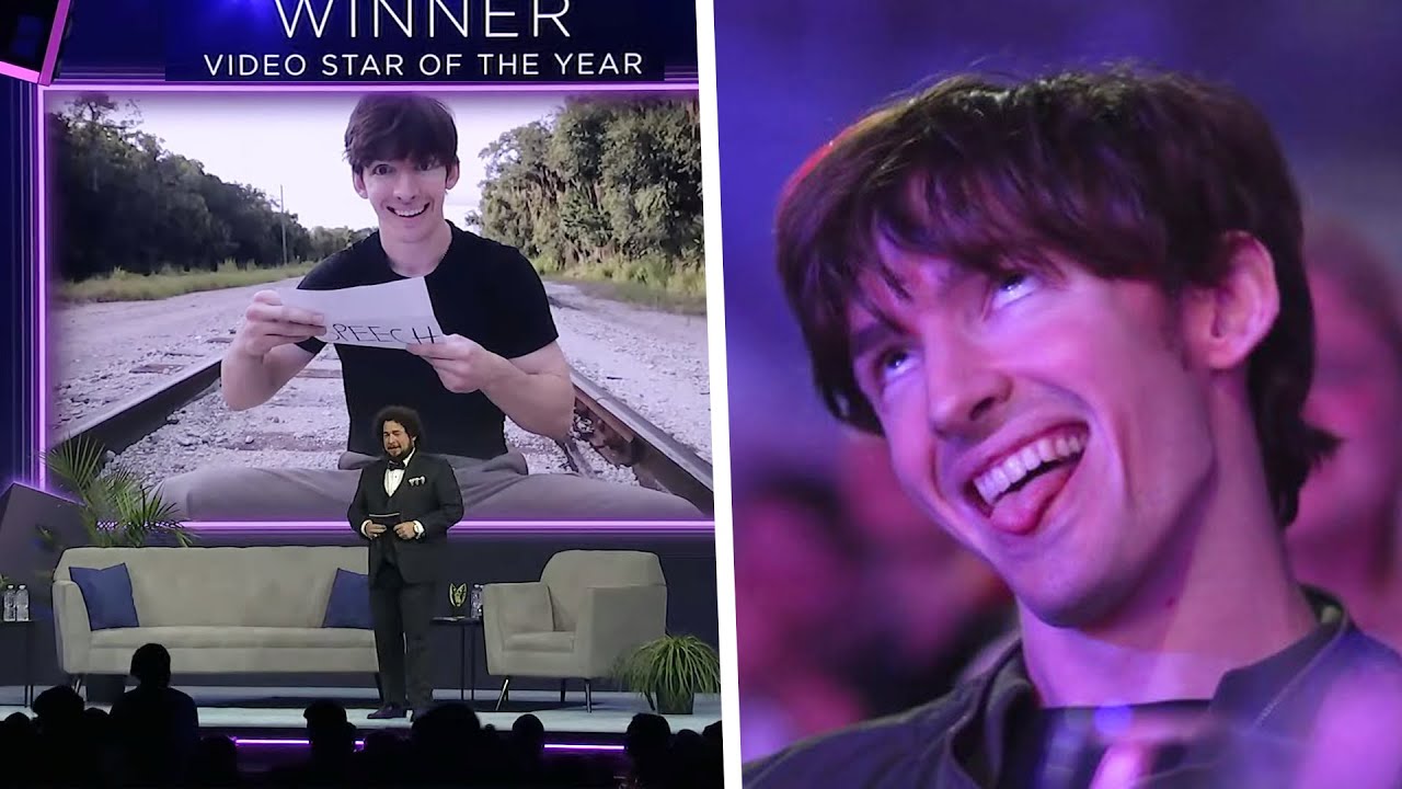 We won the ROBLOX creator of the year award!! background
