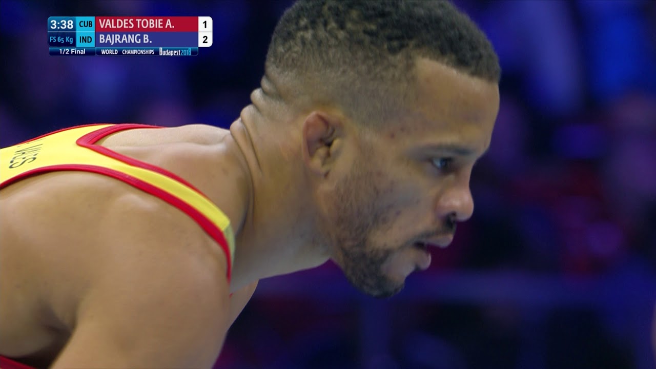 1/2 FS - 65 kg: A. VALDES TOBIE (CUB) v. B. BAJRANG (IND) background