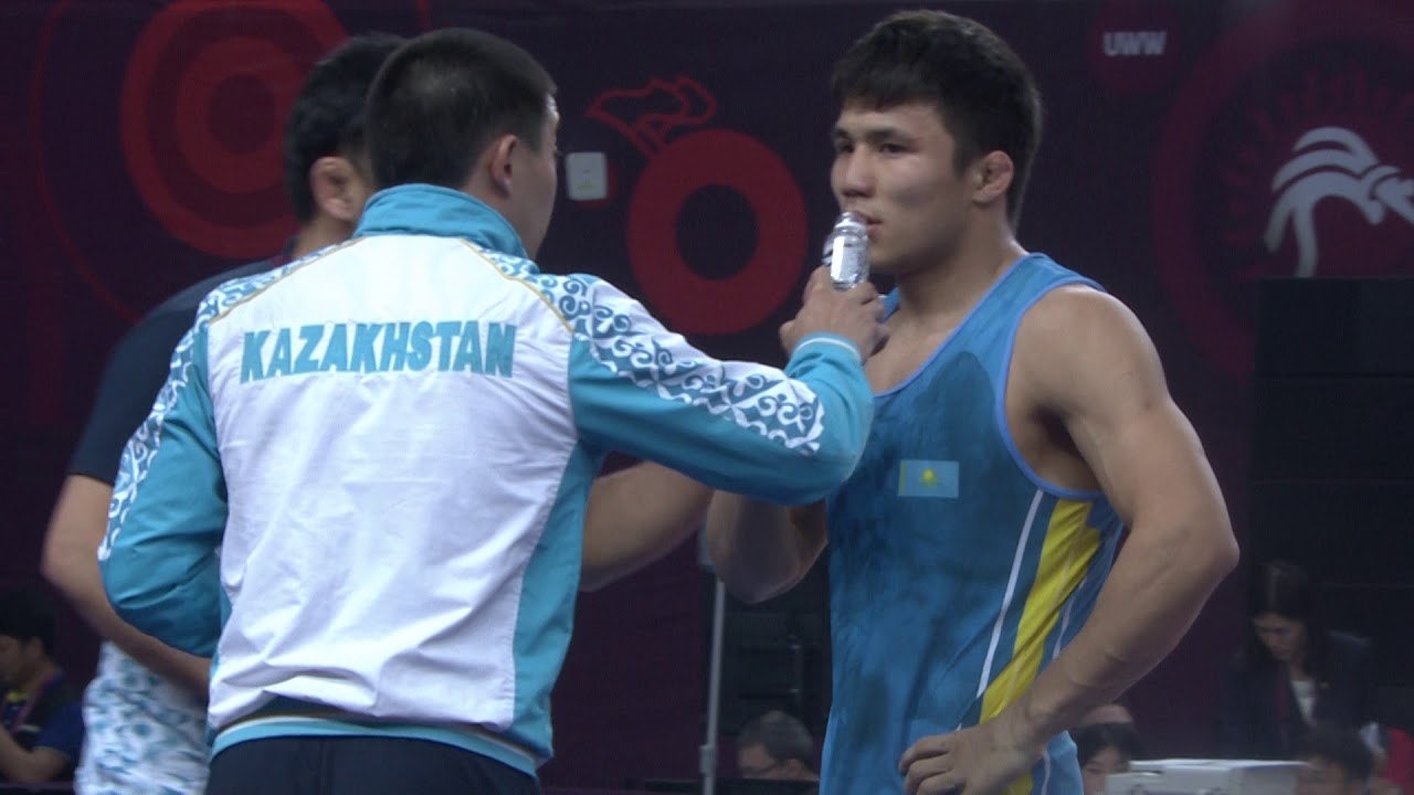 GOLD FS - 70 kg: K. SHIGA (JPN) v. N. KAIPANOV (KAZ) background